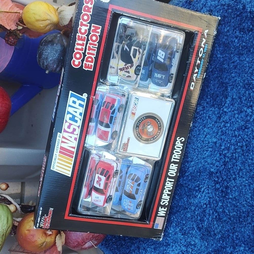 1991///NASCAR Collector Edition Die-Cast Set - Red, Blue, Black